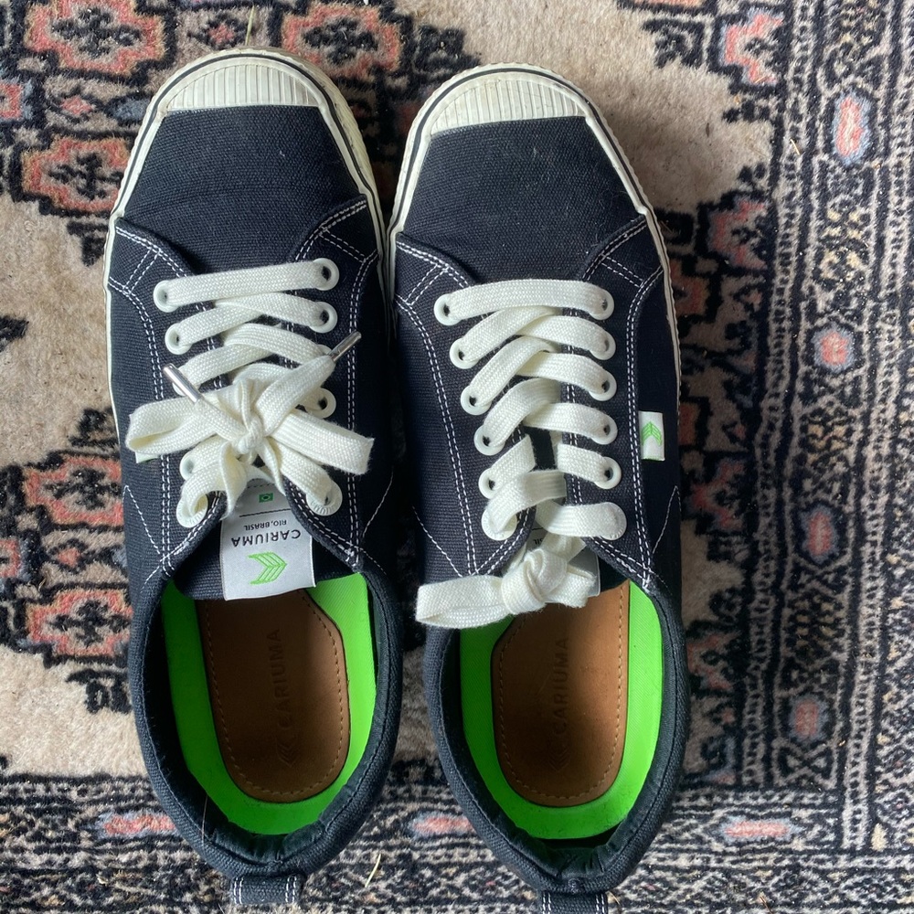 Cariuma 9.5 black sneakers